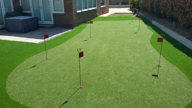 Artificial Putting Green Turf – Comparing Stores for a Good Deal